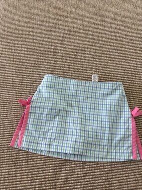 Like new !! BBC skirt. Size 4. Adjustable waistband